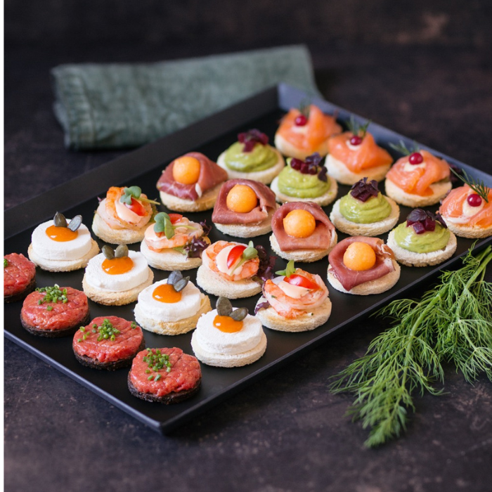 Avocadocreme mit rote Bete Canapé